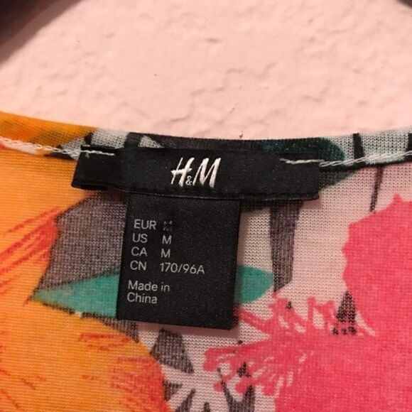 NWOT. H&M Swimsuit floral coverup.​ - Picture 8 of 9